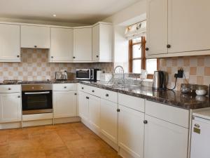 Kuchyň nebo kuchyňský kout v ubytování Badger Cottage - Uk47504