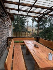 Un balcón o terraza en Chalet Wolfsberg