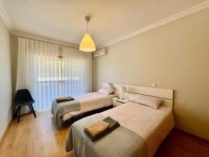 En eller flere senge i et værelse på Burgau Serenity