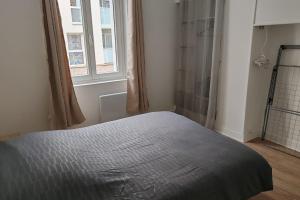 Ένα ή περισσότερα κρεβάτια σε δωμάτιο στο Berthelot Cosy