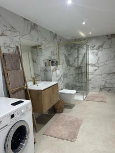 Koupelna v ubytování Maison Colmar, spacieuse, accueillante , confortable au calme