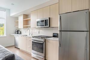 Кухня или мини-кухня в Blueground Downtown rooftop nr Park SEA-895
 +23 фотографии