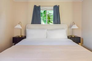 a bedroom with a white bed and two lamps at Blueground Centennial BBQ nr Red Morton Park SFO-1855 in Redwood City