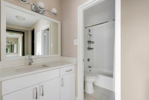 Ένα μπάνιο στο Blueground Crystal City pool nr Potomac River WDC-1169 +16 φωτογραφίες