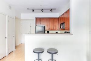 Gallery image of Blueground Diridon pool nr San Jose Museum SFO-1900 in San Jose +34 photos