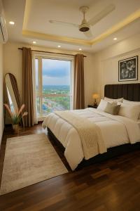 Afbeelding uit fotogalerij van ELYSIUM TOWER Modern & Luxury Apartments Overlooking Centaurus Mall Islamabad in Islamabad