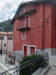 Το κτήριο όπου στεγάζεται  το διαμέρισμα