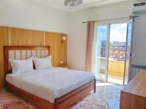 Ένα ή περισσότερα κρεβάτια σε δωμάτιο στο Hotel Al Zahra