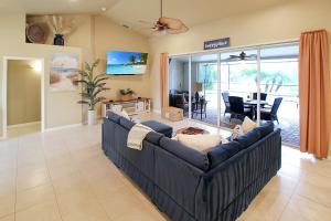 Χώρος καθιστικού στο 4BR waterfront home with saltwater pool in Punta Gorda - Fishtail