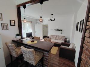 a kitchen and living room with a table and chairs at SQUARE apartment in Ćuprija