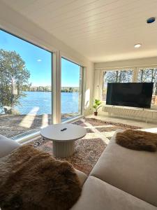 TV a/nebo společenská místnost v ubytování Nordic Living