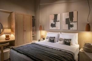 Ένα ή περισσότερα κρεβάτια σε δωμάτιο στο Arcasa Villas Collection by Omilos Hotels