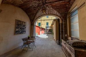 Foto Luccas asuva majutusasutuse Cortile in centro - Charm Suite Heart of Lucca- 2 SmartTV galeriist +27 fotot