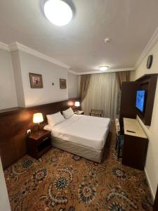 Ένα ή περισσότερα κρεβάτια σε δωμάτιο στο Al Bilad 1 Hotel Makkah by Moro