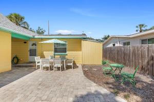 Gallery image of Lemon Drop in Chicken Island