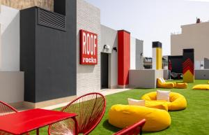 a room with some chairs and chairs on the grass at Sholeo Lodges Las Palmas Flats in Las Palmas de Gran Canaria