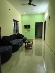 TV a/nebo společenská místnost v ubytování Hiba home stay