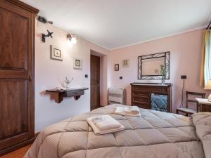 Ένα ή περισσότερα κρεβάτια σε δωμάτιο στο Rustic Farmhouse in Lazio +36 φωτογραφίες
