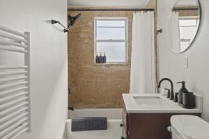 Phòng tắm tại The Bella Vista Townhouse +19 ảnh