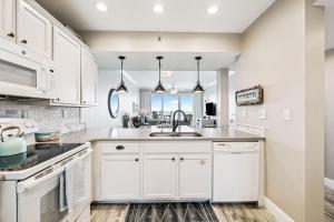 Nhà bếp/bếp nhỏ tại HP 35W Gulf Front Condo by 30A Escapes