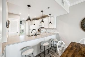 Nhà bếp/bếp nhỏ tại HP 35W Gulf Front Condo by 30A Escapes