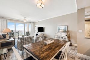 TV/trung tâm giải trí tại HP 35W Gulf Front Condo by 30A Escapes +14 ảnh