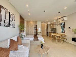 a living room with a couch and a table at The Sóng Apartment Vũng Tàu - Căn Hộ Du Lịch Biển Vũng Tàu - SuSu Homestay in Vung Tau