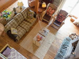 an overhead view of a living room with a couch and chairs at Peace, Nature & Comfort Combined in Cetturu