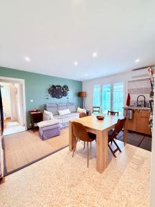 a living room with a table and a couch at Le Moorea - Apartment for 4 people in Hyères