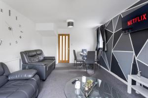 a living room with a couch and a table at Stylish 2-Bedroom House in Oldbury Sleeps 4 in Oldbury