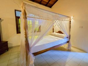 Ένα ή περισσότερα κρεβάτια σε δωμάτιο στο Calm Villa Ahangama