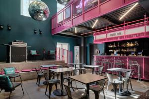 a restaurant with tables and chairs and a bar at JO&JOE ROMA in Rome