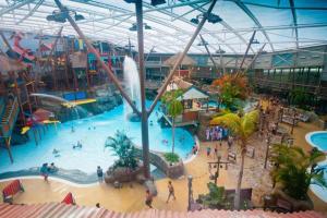 an indoor water park with a large swimming pool at Charming 1 Bed Peak Dist Cottage Barn Alton Towers in Whiston
