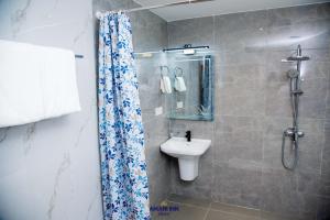 Ένα μπάνιο στο Amani inn hotel +36 φωτογραφίες