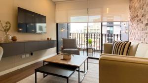 Televiisor ja/või meelelahutuskeskus majutusasutuses Actual by Wynwood House