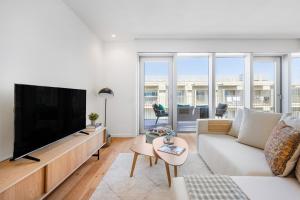 TV a/nebo společenská místnost v ubytování Beach and Ocean Views Sal D'Ouro with Parking