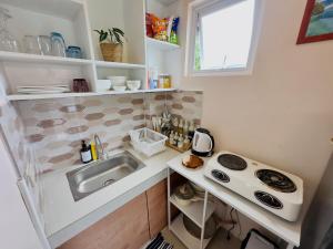 Kuchyň nebo kuchyňský kout v ubytování Blued Apartment 2 Near Lio Beach & El Nido Airport + 27 fotografií