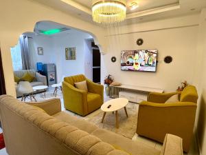 Posezení v ubytování Classic one bedroom apartment in mombasa CBD