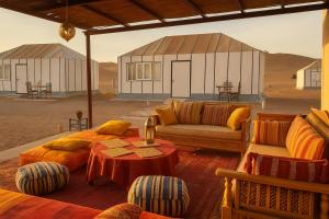 a living room with a couch and a table at Bivouac Luna in Mhamid