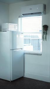 Kuchyň nebo kuchyňský kout v ubytování Cozy Miami Home Next to Wynwood & Design District