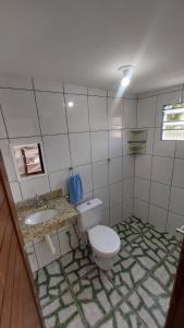 a bathroom with a toilet and a sink at Casa Hostel da Cida in Pipa