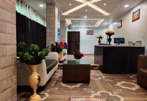 a lobby with a reception desk and a lobby at RD Residency Hotel at IIT Gate Kanpur in Kānpur