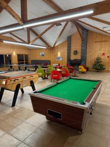 a room with two pool tables and chairs at Appartement Samoens Cosy in Samoëns