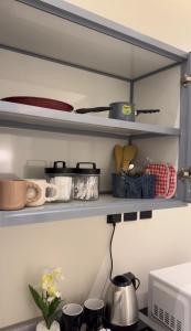 Η κουζίνα ή μικρή κουζίνα στο شقة استديو في حي الوزارات