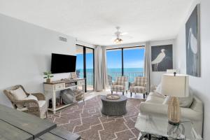 TV/trung tâm giải trí tại NEW VIEWS Beachfront Balcony, Spacious, Pool, Washer Dryer