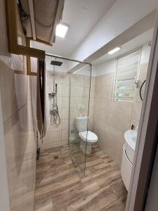 Et badeværelse på Ti Kolibri + 9 billeder