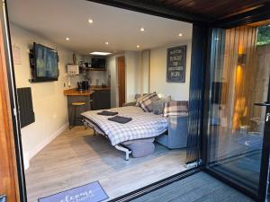 Imagen de la galería de The Chill Garden Room, en Shepton Mallet