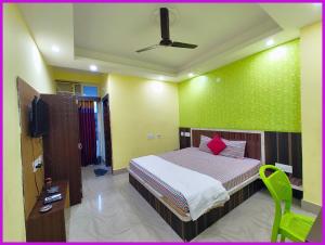 Gallery image of Hotel S - Sashi Near Sea Beach and Jagannath Temple - Bangali Market - Fully Air Conditioned Hotel - Prime Location Spacious Room - A Budget Hotel In Puri in Puri