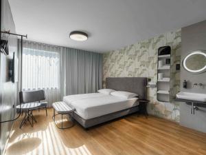 Ένα ή περισσότερα κρεβάτια σε δωμάτιο στο ibis Styles Ljubljana Centre +51 φωτογραφίες