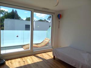Ένα ή περισσότερα κρεβάτια σε δωμάτιο στο Modern house with private garden
